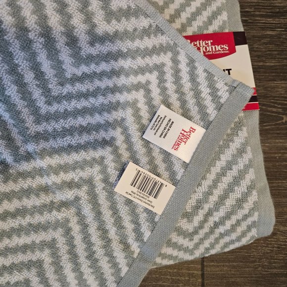 NWT Bathroom Towels Set - Picture 3 of 3